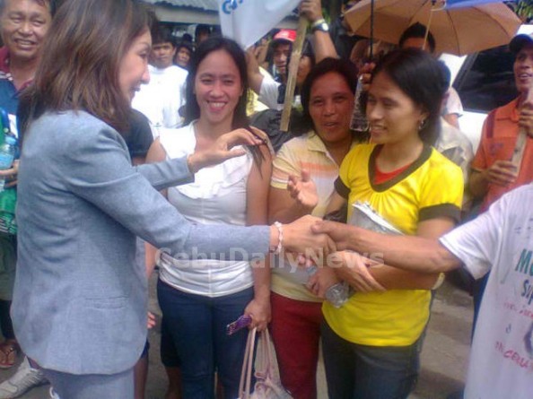 Gov. Gwen Garcia shakes hands with supporters outside the Provincial Capitol. (CARMEL MATUS)